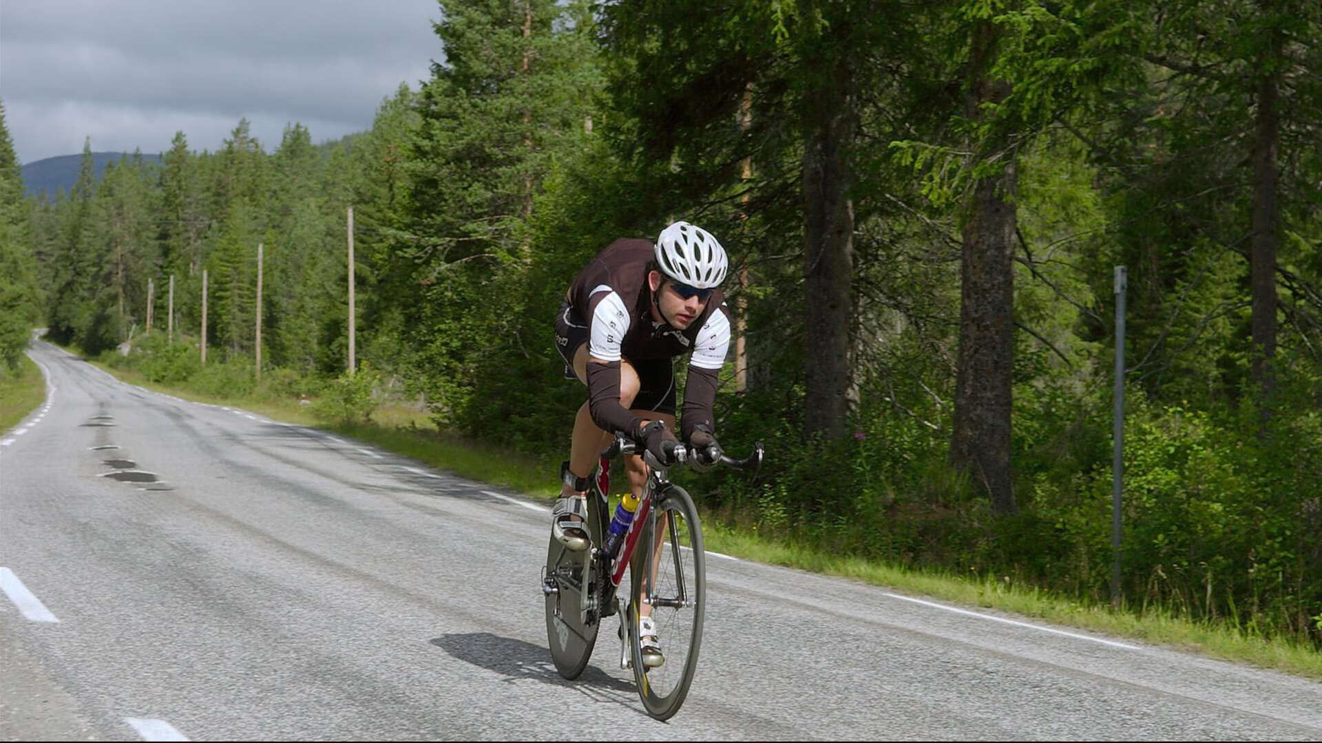 爱游戏体育在线-塔代伊·波加查赢得环法和环意双冠,创历史,塔代伊·波加查的女朋友